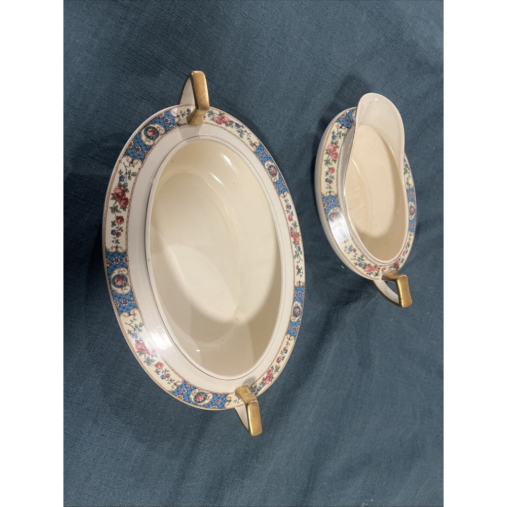 Homer Laughlin Kwaker Empress Casserole (no lid) And Gravy Boat.